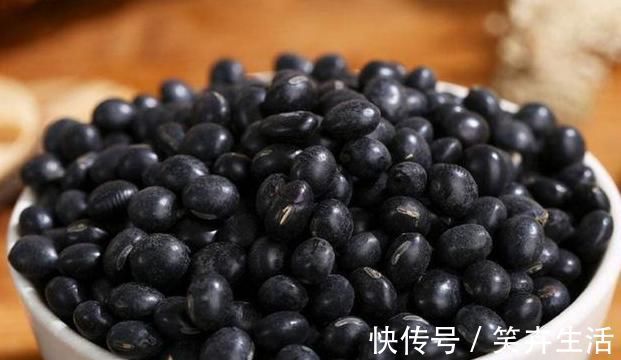 黑豆|还没40岁就满头白？常吃2个简易小食疗，黑发慢慢长回来！