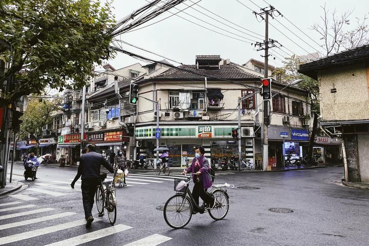 下雨天|心往前走，下雨天也会看到光。