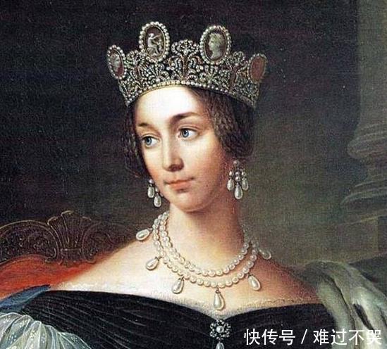 珠宝|历史留下的珍宝总是稀奇珍贵,这件珍珠浮雕皇冠现在还在被传承!