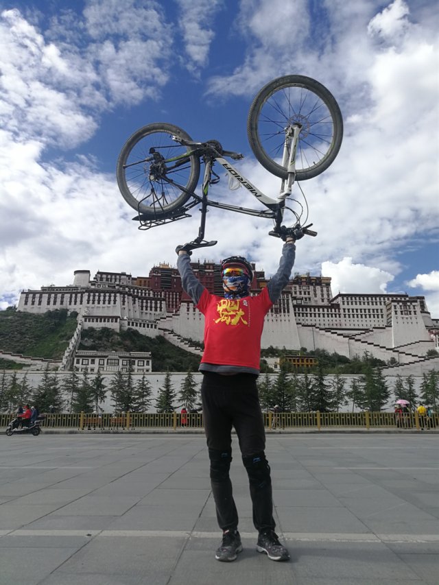 国家自然科学基金|23天7500公里，硕士生骑摩托从学校到珠峰！有人说他“家境好”，实际上…