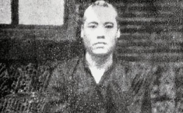 离散|70年前,一个小学生目睹燕子离散的结局,他到底怎么死的?