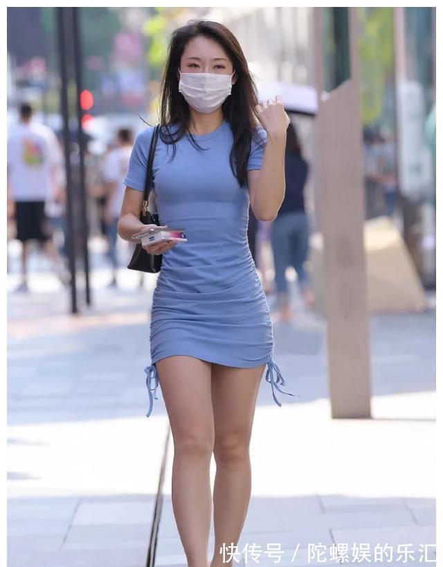 小姐姐|牛油果色吊带裙,让水润的肌肤更显洁净白皙,时尚性感