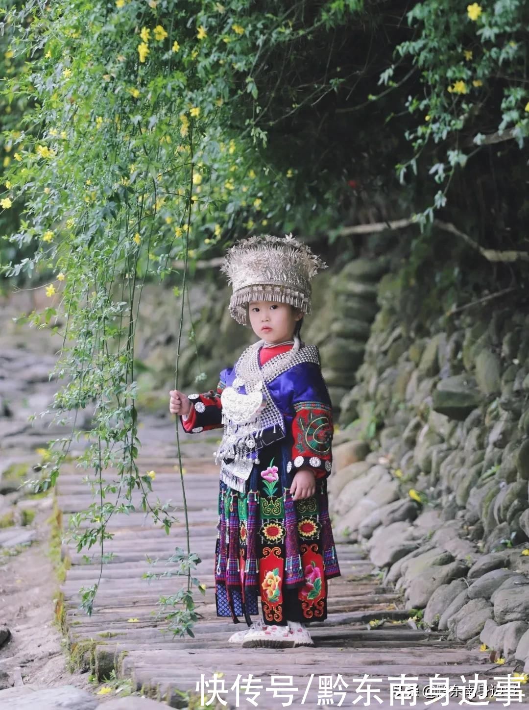 中年|西江千户苗寨景区人气满满，热闹非凡，旅游接待井然有序