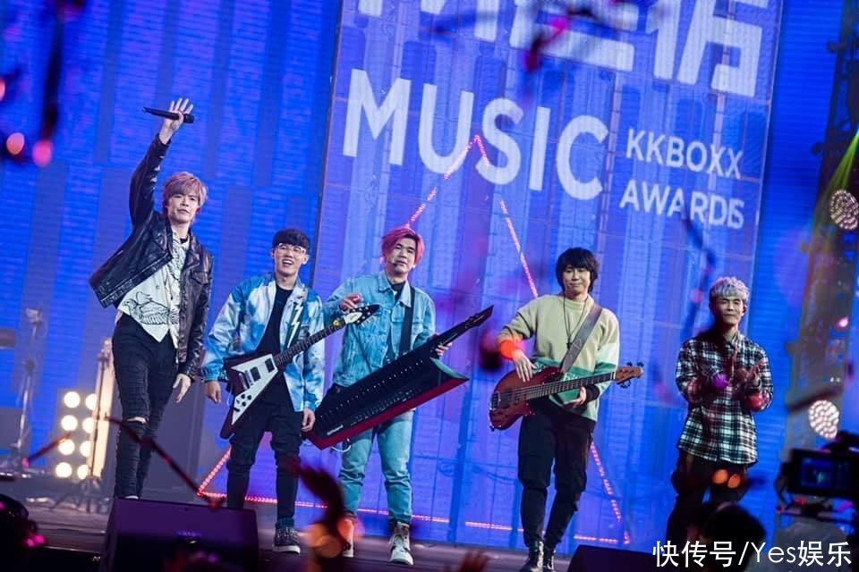 八三夭压轴第16届《KKBOX风云榜》颁奖典礼，与最强现代舞Dancers跨界演出