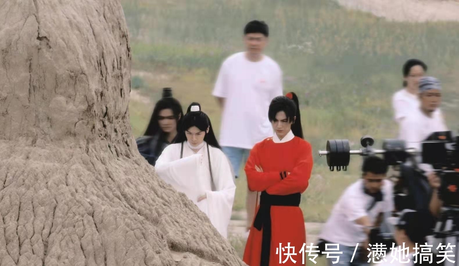 耽改剧|《天官赐福》定妆合照！花城谢怜颜值遭吐槽，肖战前老板来凑热闹