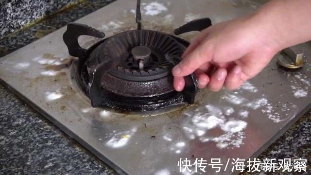 别再用小苏打清洁厨房油污了!教你正确做法,厨房清新又干净