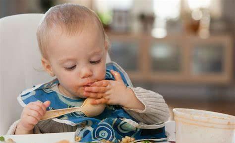 孩子|宝宝一岁后,家长喂养牢记“两戒三少二坚持”,孩子成长更健康