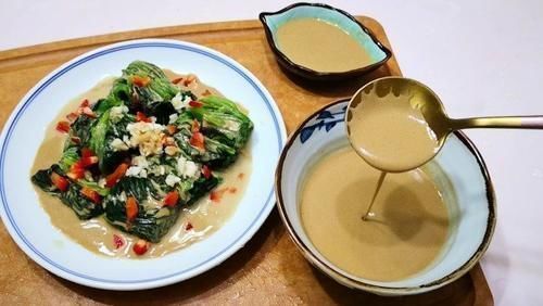 调芝麻酱时,千万别直接加水调,大厨教你正确做法,口感香浓顺滑
