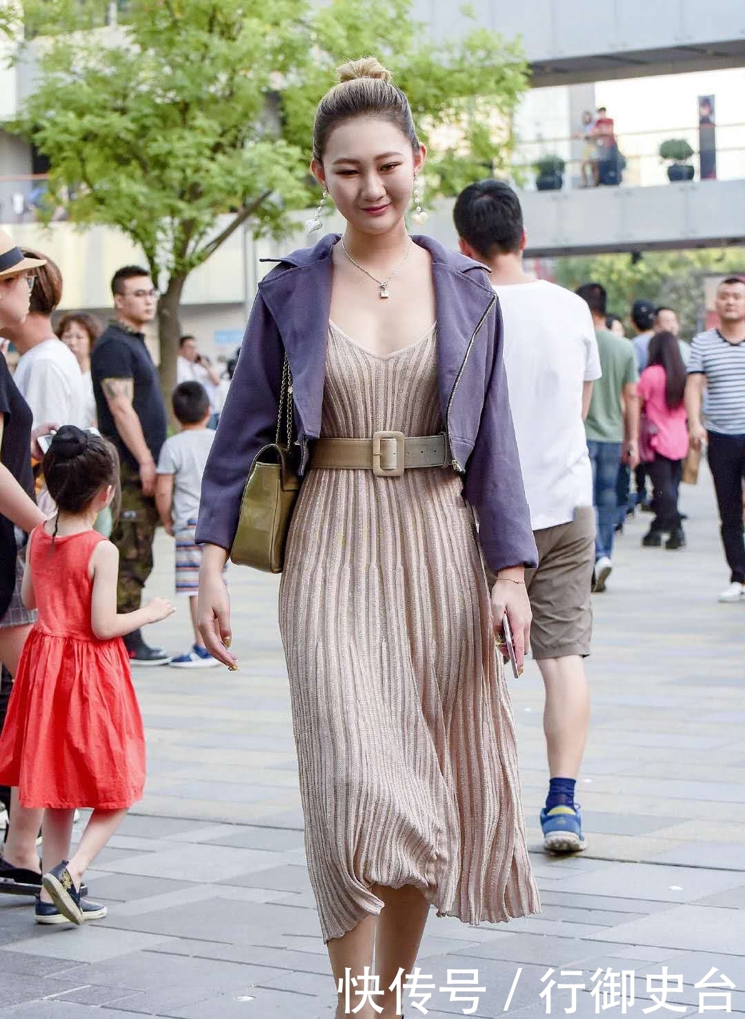 适合25-30岁女生的穿搭示范,最后一套简直美爆了,既舒服又撩人