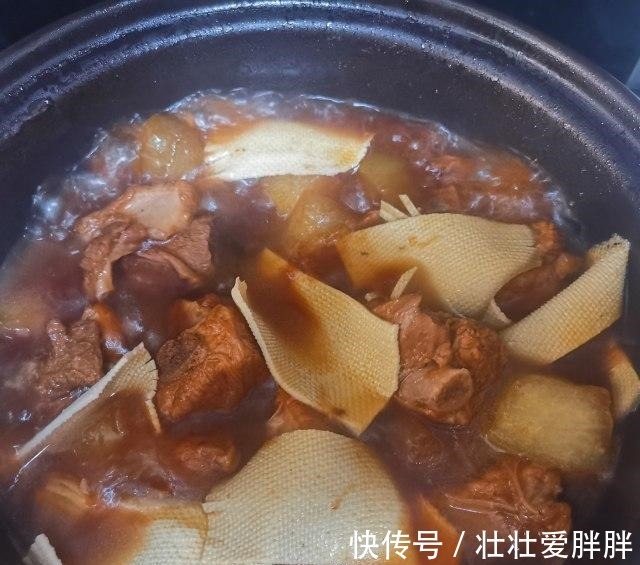 下饭|砂锅排骨炖冬瓜,排骨软烂,美味下饭!