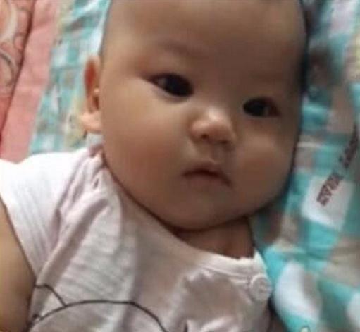 闹人|宝宝半夜不睡觉,妈妈决定教训一下,接下来的画面太可爱了!