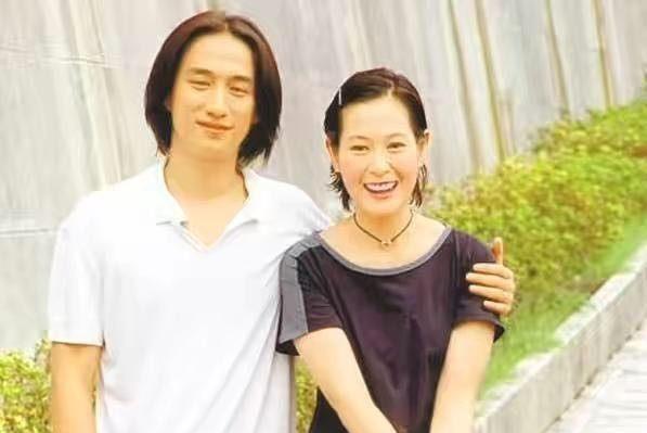 緋聞|《向往》黃磊向孫莉獻吻示愛,24年感情因黃磊緋聞多頻遭質疑