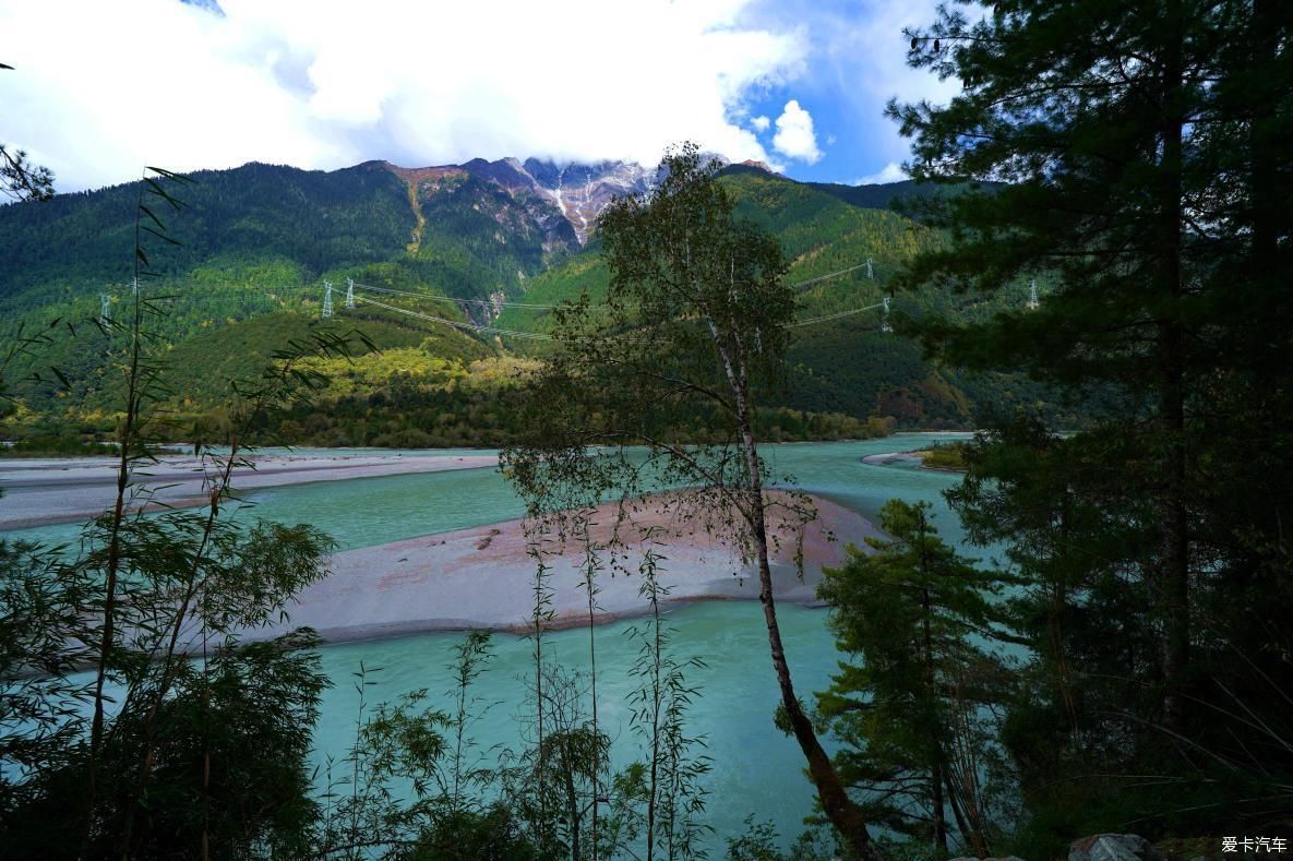 独自自驾游 欣赏最美的岗云杉林 体验环藏之旅的慢生活