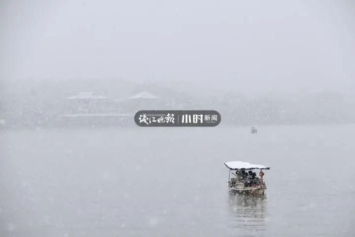 新闻记者|今天杭州人刷屏的“鹅毛大雪”，只是小到中雪？并非十年未见？真相来了