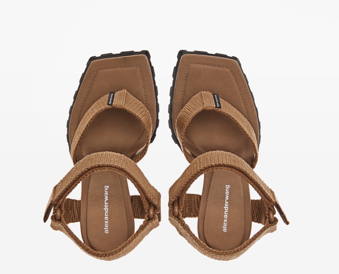 今年的时髦高跟鞋都在这儿了