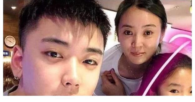 羡慕|变形记中唯一一个，被城市家庭收养，如今活成别人羡慕的样子