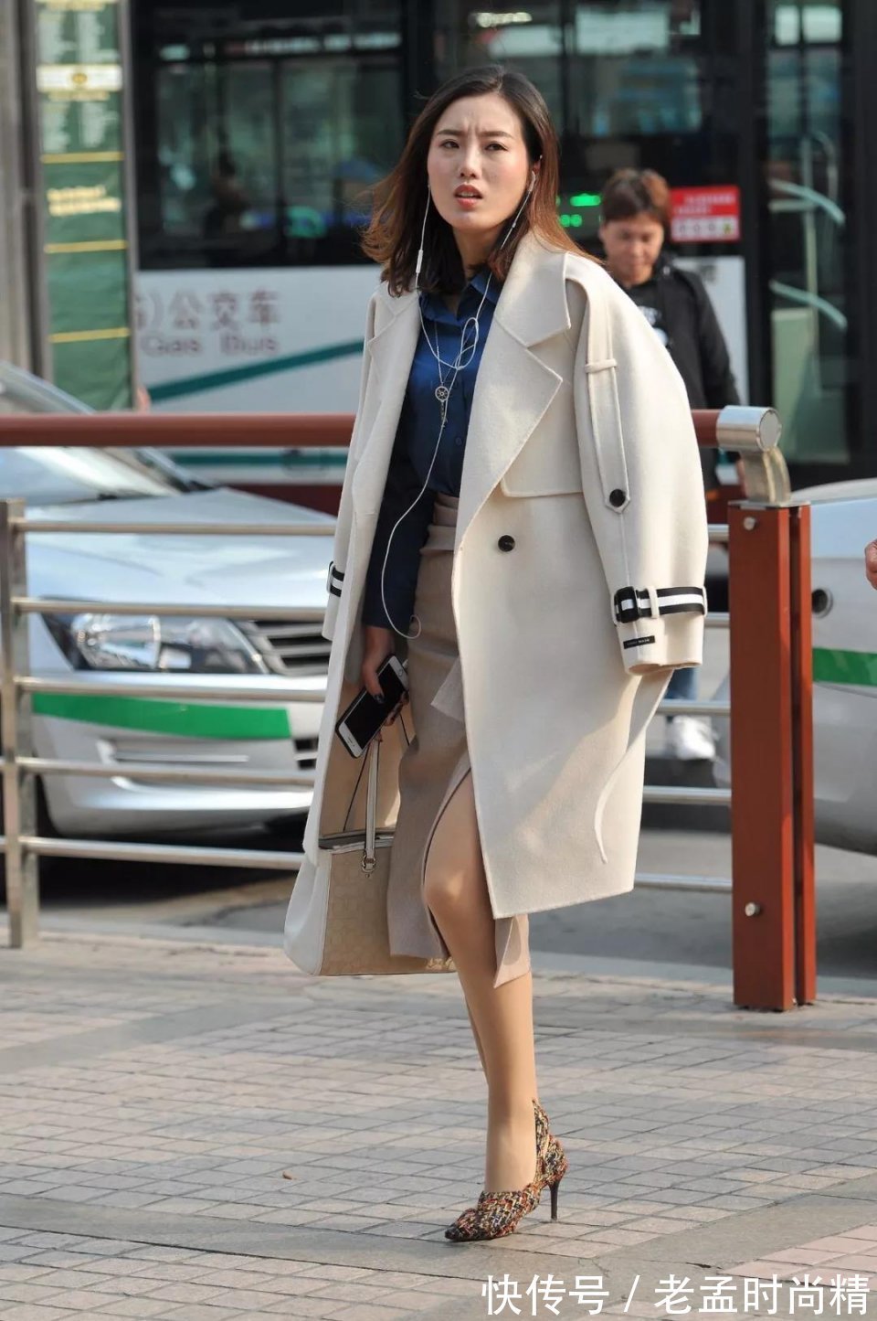 性感 街拍: 浓淡适中, 仪静体闲有气质的性感成熟少妇, 气质很高贵!