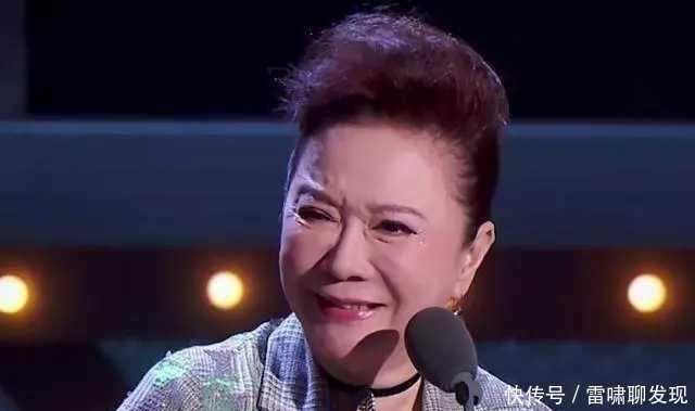 为了美连辨识度都不要了,蔡明笑都不自然了,这样值得吗?