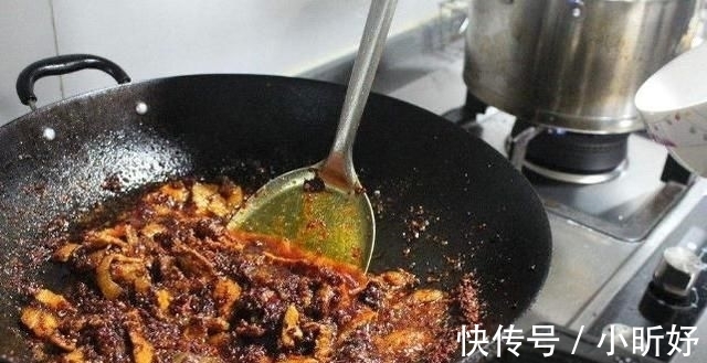 厨师|星级饭店后厨为何炒菜时水龙头一直要开着，看完后：真是涨知识了