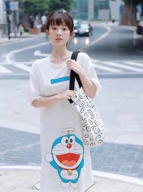 初恋脸适合这几款发型,齐肩短发、高马尾、微卷长发,时尚又好看