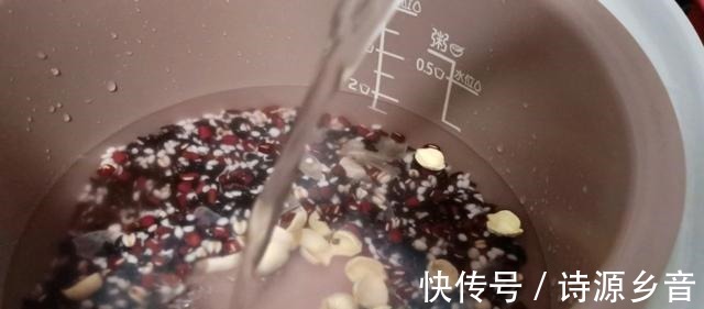 红糖|入秋后别忘给家人煮这粥，香甜软糯，早餐吃最好，暖和又管饱！