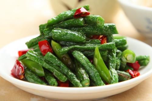 炒豆角|炒豆角，不要焯水或者过油，下锅前多做1步，豆角翠绿爽口不发黑