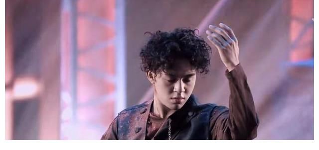 工廠|張藝興戰(zhàn)隊落敗不意外，“巧克力工廠”創(chuàng)意被扒來自《達人秀》