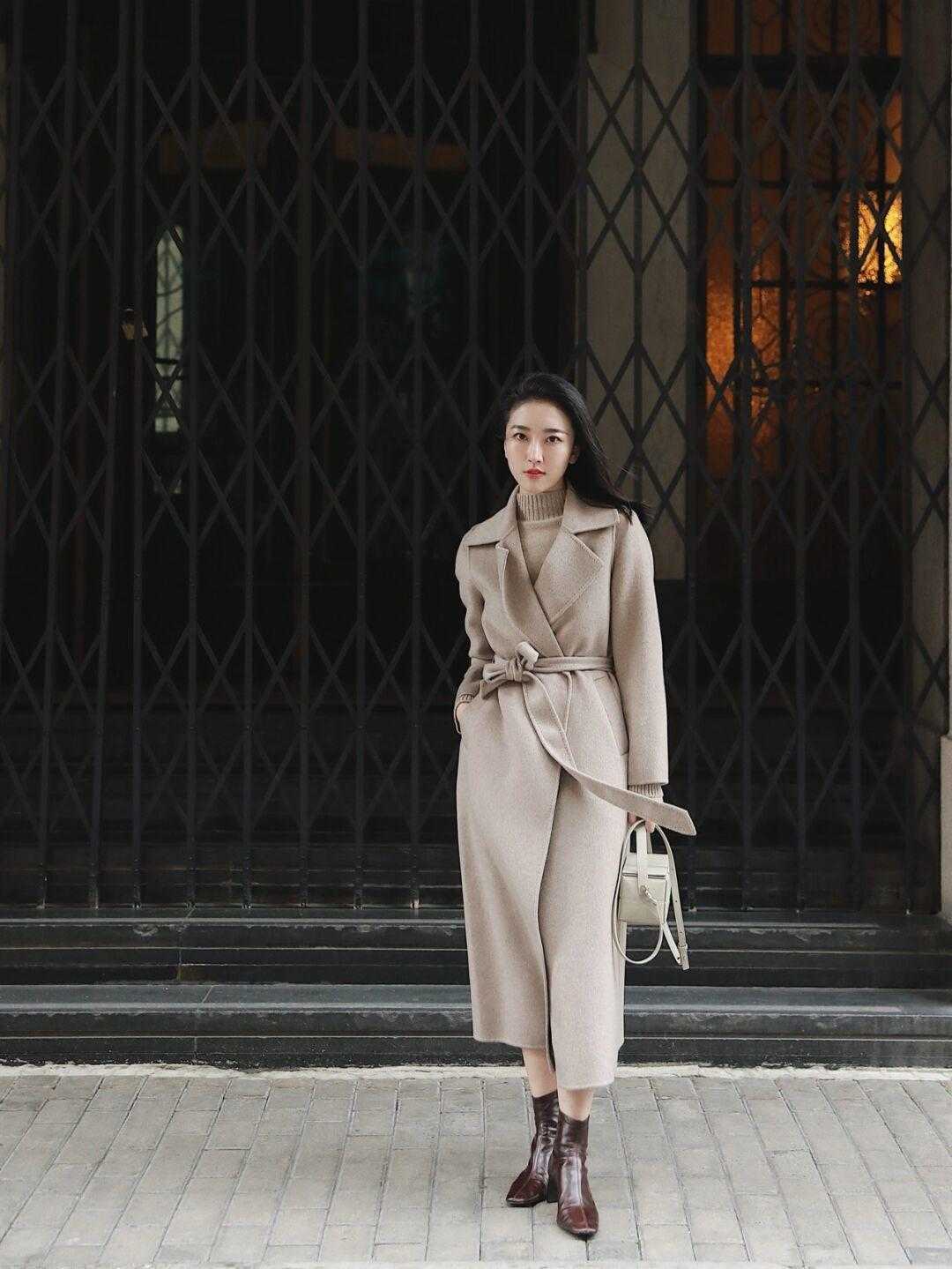 时髦 今年流行“大衣+靴子”,保暖时髦又有气场,冬天穿刚刚好
