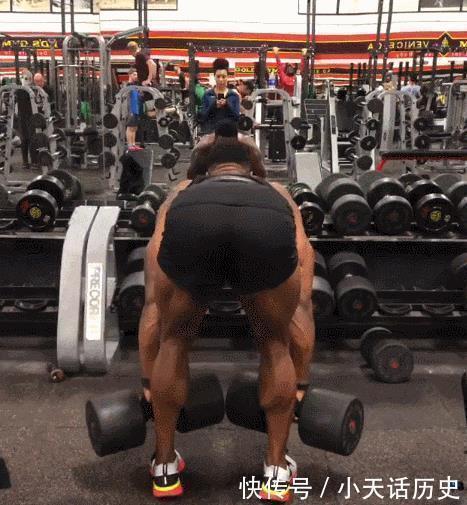 p身高185厘米健身男神, 一身炸裂式肌肉, 绰号肌肉熊猫!