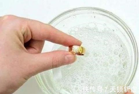 贵金属$佩戴黄金首饰的四个禁忌,四个清洁方法,你一定得知道!