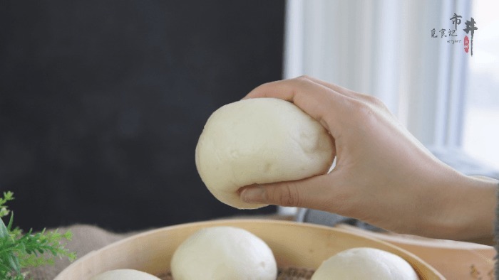冬天蒸馒头,掌握1个窍门,30分钟发满一盆面,馒头白胖又松软