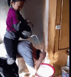 |搞笑GIF:你永远猜不到 美女的那些照片是怎么拍出来的