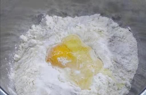 油炸食品|1个蛋，半斤面，教你在家做放心油条，不用泡打粉，简单还好吃