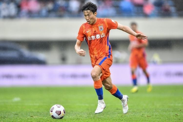 孙准浩|又获全场最佳,2021赛季中超MVP被锁定,他成山东泰山夺冠大功臣