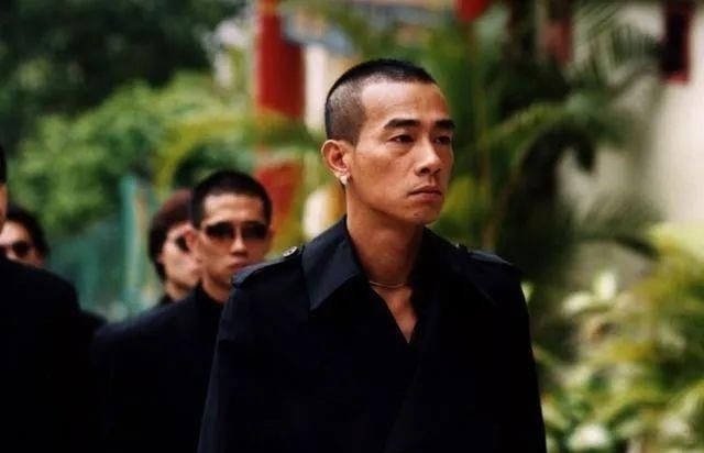 吃相|53岁陈小春翻菜惹争议,曾因喝粥被应采儿扇耳光,男人的吃相有多重要