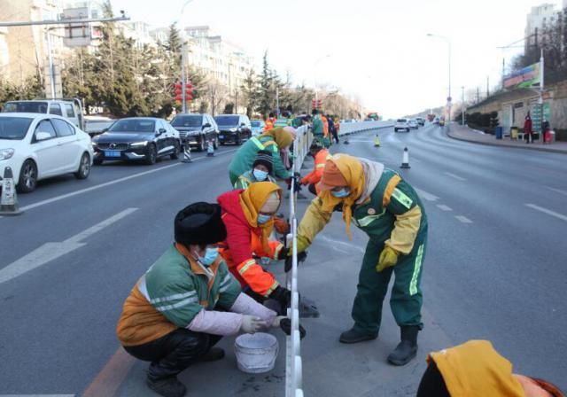 环卫工人|“马路天使”齐上阵 城市道路焕新颜