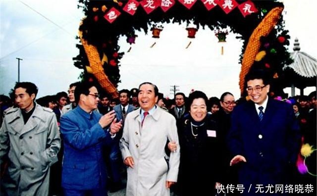 得知|1984年包玉刚回乡看《包氏家谱》得知:他是包拯的29代嫡孙