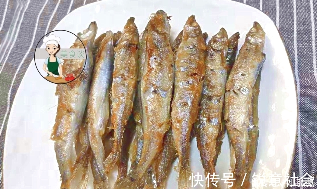 煎鱼破皮还炸锅?有人说锅擦姜片,有人说撒盐垫底,其实都不全对