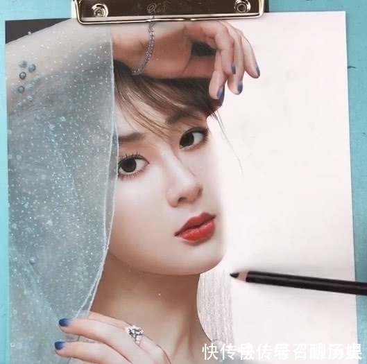铅笔#美术生的手很神奇,明明看着是照片,竟是用铅笔画出来的