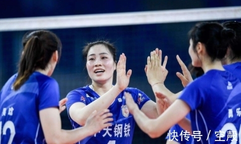 一身军装|恭喜!排球女神迎来喜讯,升级成军嫂,1米9老公一身军装霸气十足