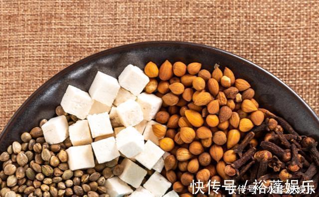 酵液|便秘怕2种水,你若爱喝,冲走堆积大便,腹痛腹胀远离你