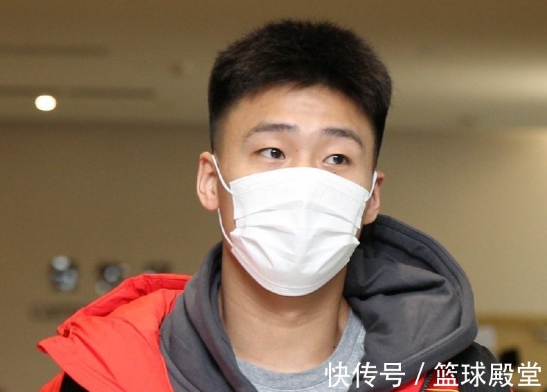 nbl|官方再更男籃九張近照！全隊(duì)發(fā)型統(tǒng)一，一家人整整齊齊！