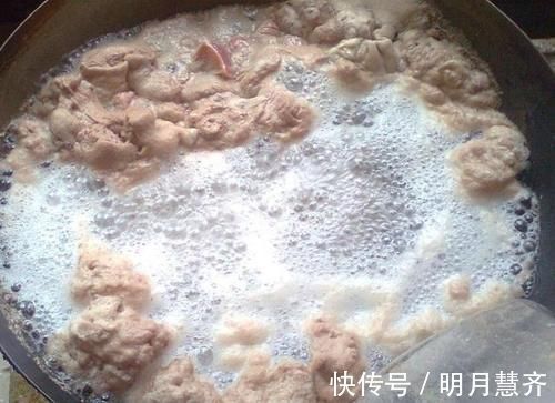 排骨焯水时,最忌直接下锅煮,大厨分享正确做法,排骨鲜嫩无腥味