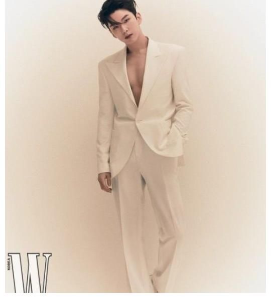 周宪|MONSTA X成员基显周宪携手拍杂志写真