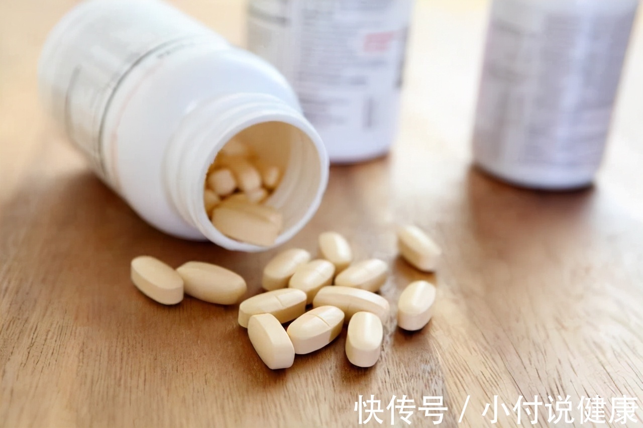 维生素c|不要盲目吃维生素,提醒:这4种维生素若过量服用,或会引起中毒