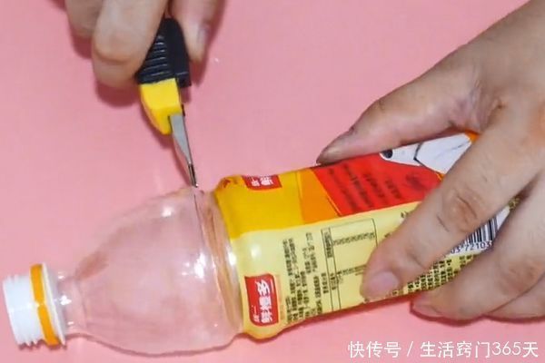 家家户户|扫把上粘个塑料瓶,放在阳台省钱又实用,解决了家家户户大难题!