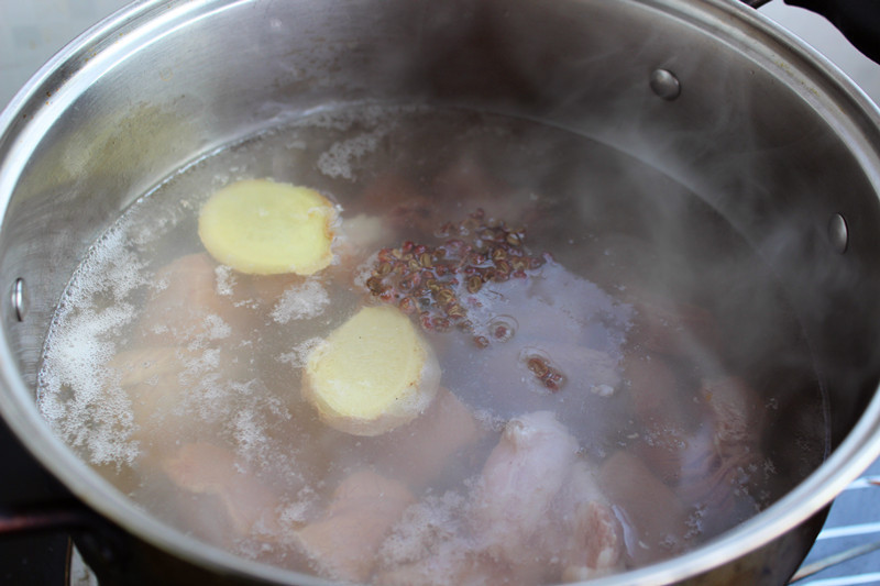 风味|羊肉焯水时加这3种“料”,既去膻气又保持羊肉风味,怎么都好吃