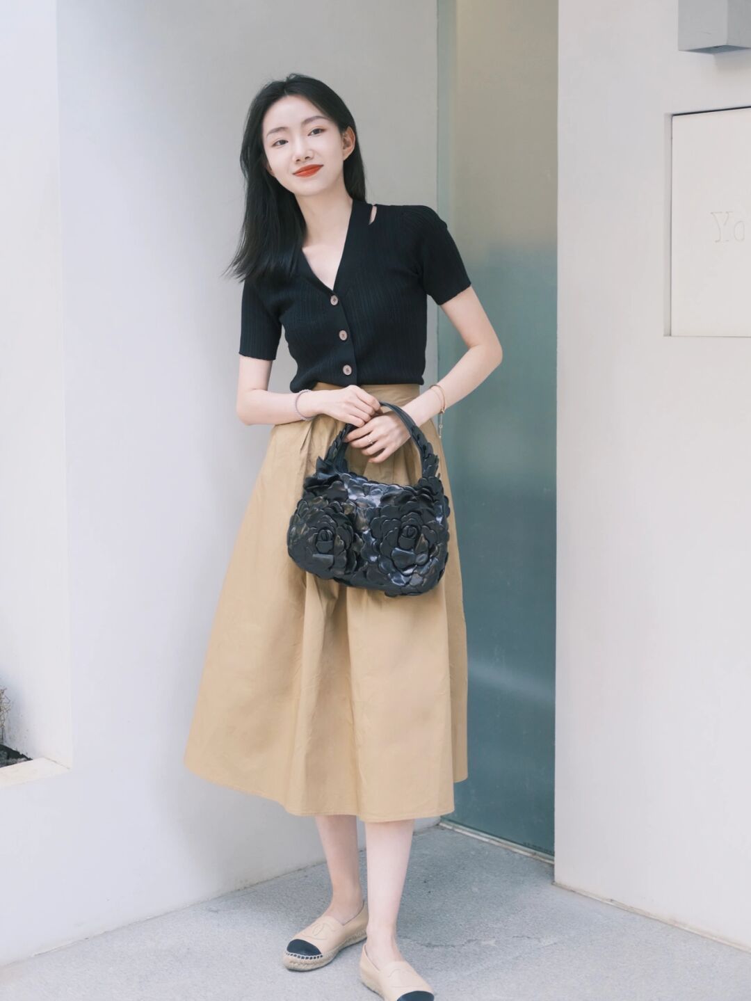 搭配|夏季,如何穿出气质女神范,针织衫搭配半身裙简约高级,清爽干练
