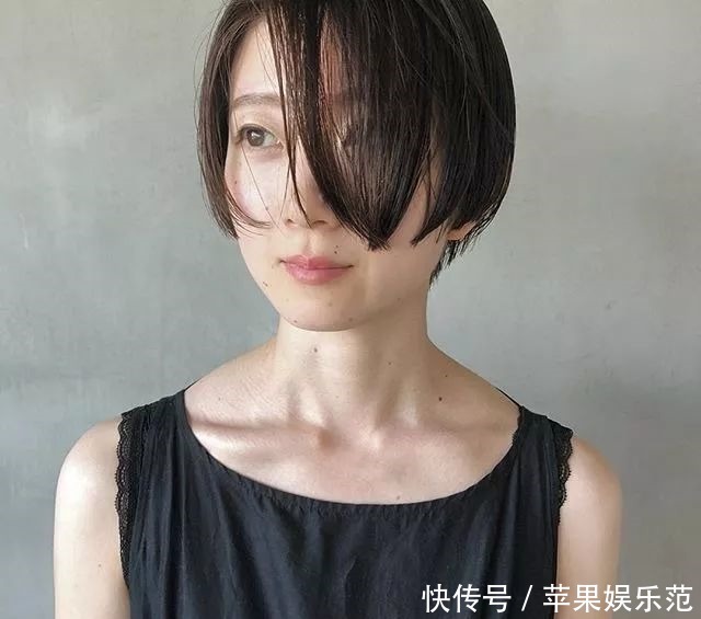 搭配|流行的这些短发发型设计搭配,每一款都很减龄!
