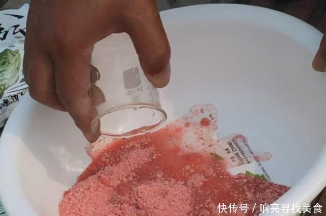 搅拌均匀|野外冬钓鲫鱼,用饵就两招,要么甜、要么腥,鲫鱼排队来给口